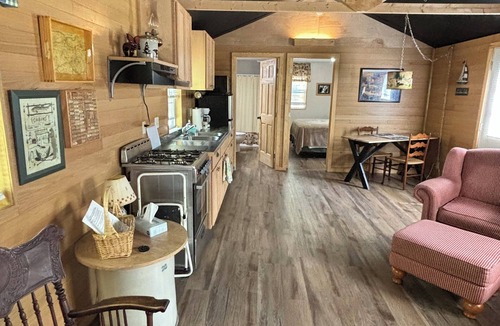 Valois Cabin | "Christine's Cabin" Great place to stay for wine trail events
