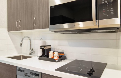 Winnipeg Hotel | Clarion Pointe