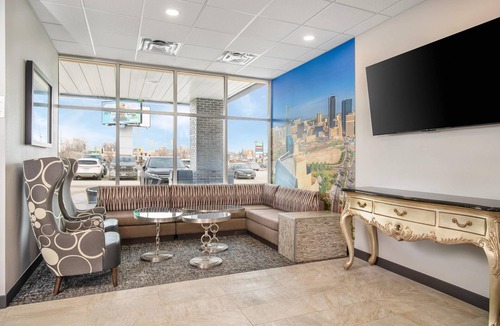 Winnipeg Hotel | Clarion Pointe