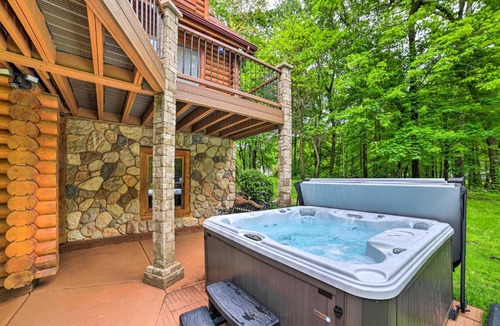 Jackson House | Classy Home w/Hot Tub: 2 Mi to Lake Access!