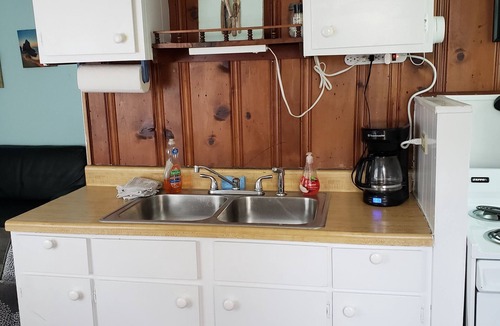 Geneva-on-the-Lake Cottage | Clean, comfortable cottage located off the Strip, pets welcome, vacation ready