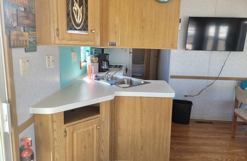Port Clinton House | Clean get away fishing, birding, close to beach, restaurants, dock, boat ramp