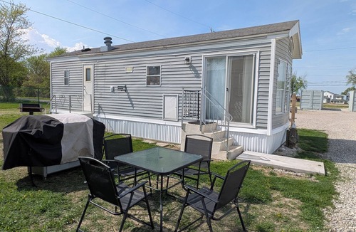 Port Clinton House | Clean get away fishing, birding, close to beach, restaurants, dock, boat ramp