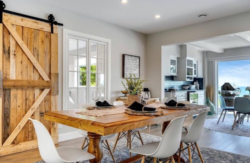 Kingsville House | Cliffside Lakeview Villa with Saltwater Pool, Hot Tub & Epic Sunsets in Ontario, Canada