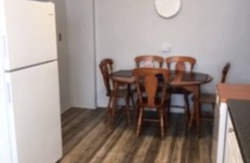 South Lethbridge House | Close to Downtown 3 Bedroom Duplex