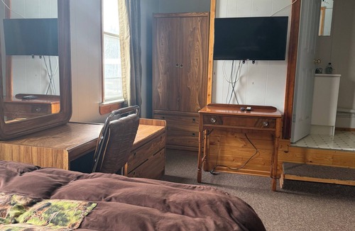 Yellowhead County Hotel | Coal Branch Hotel