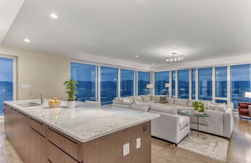 Downtown Vancouver Villa | Coal Harbour Waterfront Steps to Fairmont Pacific Rim