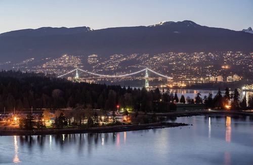 Downtown Vancouver Villa | Coal Harbour Waterfront Steps to Fairmont Pacific Rim