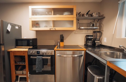 Ucluelet Cabin | Coastal cabin- updated studio + loft