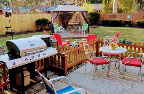 Harbert Cottage | ~Come get Cozy at this Adorable Cottage near Restaurants, Wineries & Breweries~