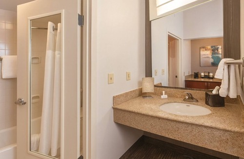Newark Hotel | Comfort and Convenience! THREE Pet-friendly Units, Indoor Pool, Free Parking!