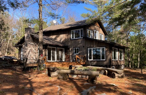 North Frontenac Cottage | Comfort & beauty, inside and out in the heart beautiful of North Frontenac