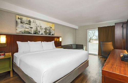 Cambridge Hotel | Comfort Inn Cambridge - Highway 401