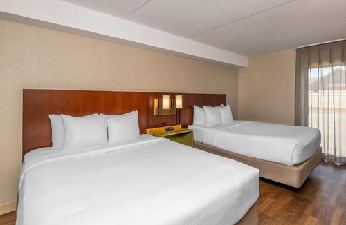 Ottawa Division Hotel | Comfort Inn Kanata Ottawa West