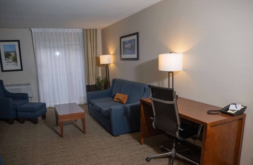 Erie Hotel | Comfort Inn & Suites Erie - Splash Lagoon Indoor Waterpark