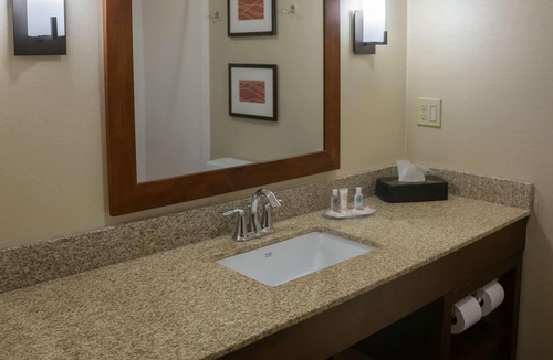 Erie Hotel | Comfort Inn & Suites Erie - Splash Lagoon Indoor Waterpark