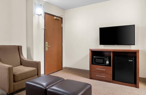 Taylor Hotel | Comfort Inn & Suites Taylor - Detroit