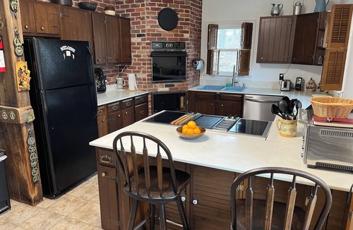 Town of Scriba House | Comfortable 3-bedroom house in a wooded country setting minutes from attractions