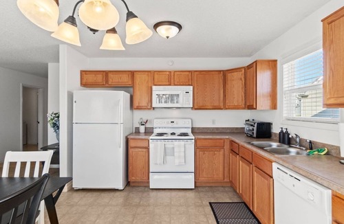 Fort Wayne House | Comfortable Home for 5 | Garage, Private Yard