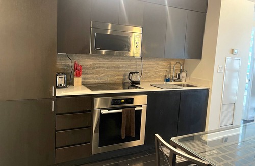 Wellington Place Condo | Comfy 1 bedroom condo in downtown w/Free parking