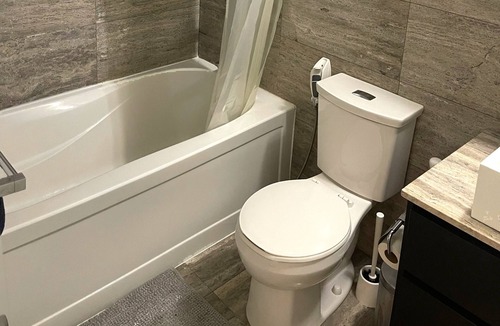 Wellington Place Condo | Comfy 1 bedroom condo in downtown w/Free parking