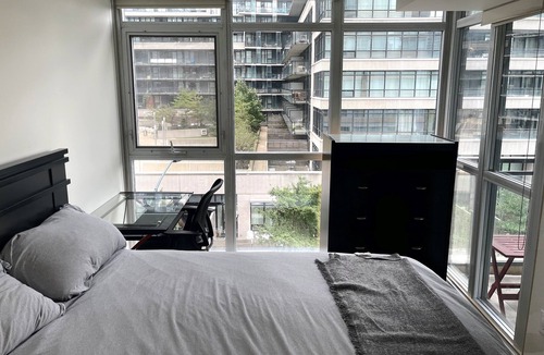 Wellington Place Condo | Comfy 1 bedroom condo in downtown w/Free parking