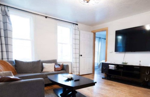 Medina House | Comfy 2 Bed and 2 Bath near Industrial Park!