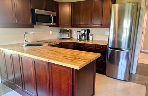 Cardinal Apartment | Comfy apartment in historic church on the Galop Canal & near St. Lawrence River