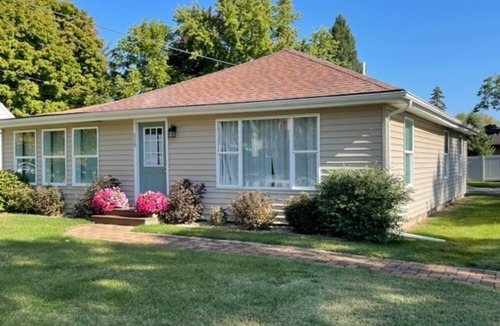 Berrien Springs House | Comfy Escape with Lake Chapin views!