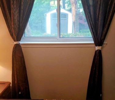 West Deane Park House | Comfy Room by Toronto Pearson Airport