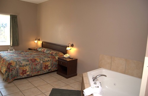 Put-in-Bay Hotel | Commodore Resort