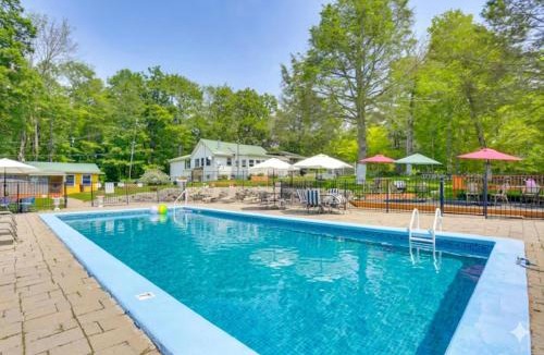 Mongaup Valley House | Community Perks: Monticello Cabin w/Grill!