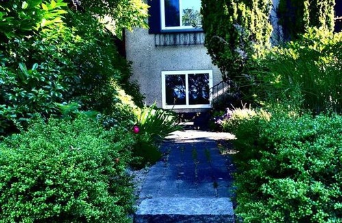 Dunbar House | Compact private room, private bathroom, laundry & free parking in a lovely Vancouver neighborhood