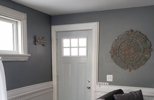 Perry Apartment | Completely remodeled 1 bedroom lower apartment with full kitchen and bath