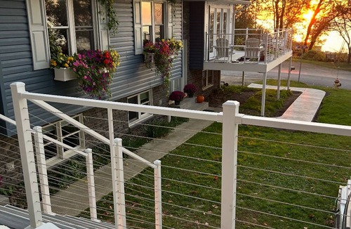 North East House | Completely Renovated Lake House - Lake Erie & Fireplace