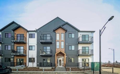 West Edmonton House | Condo w 2 Beds 13 Mins from West Edmonton Mall