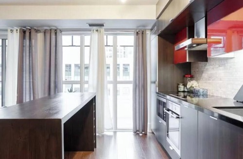 Central Waterfront Apartment | Contemporary Toronto 1BR with Balcony and Sofa Bed