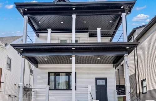 Front Park Apartment | Cool Urban Stay Downtown Loft