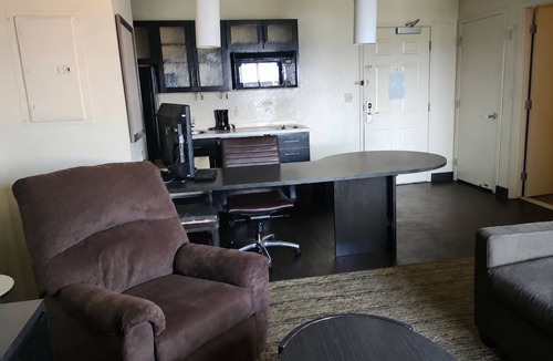 Richfield Hotel | Coratel Suites Extended Stay MSP Airport Minneapolis-Queen Suite Kitchenette NS