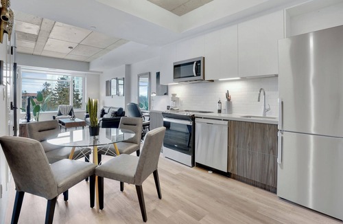 Byward Market - Parliament Hill Apartment | Corporate Stays - Stylish 1BR with Premium Amenities and Rooftop Terrace Access