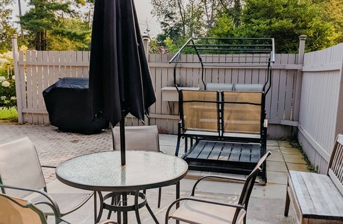 Innisfil House | Cottage house steps to Friday Harbour Resort