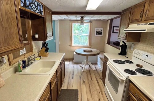 Wolcott Cottage | Cottage on the bay