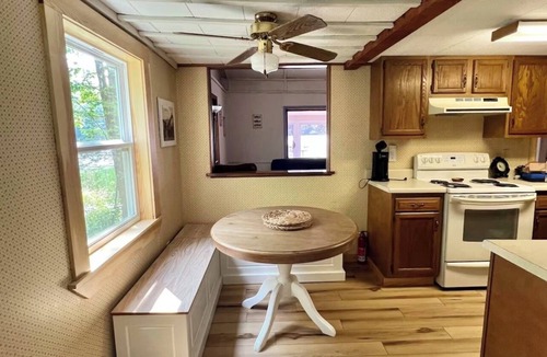 Wolcott Cottage | Cottage on the bay
