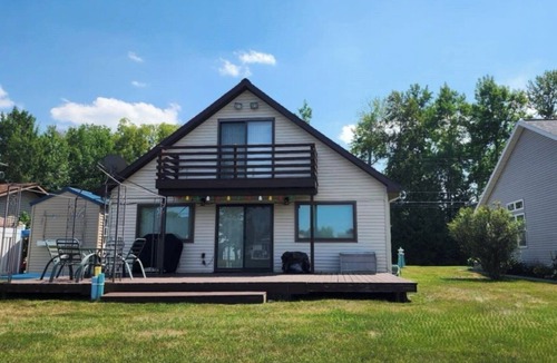 Prudenville Cottage | Cottage Right off Houghton Lake!