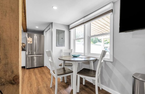 South Glengarry Cottage | Cottages at Penny's Cove The Sunshine Nook - Cottage #4