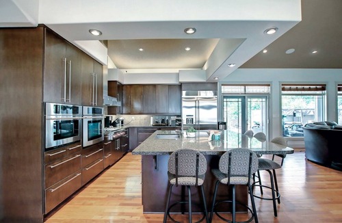 Drumheller House | Coulee Estate | Hot Tub Pool Table Sleeps 10