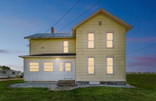 Fremont House | Country Charm on the Sandusky Live Music Nearby