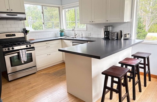 Brackendale Cottage | Country Cottage in Brackendale, Squamish