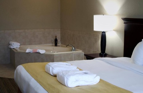 South Hill Hotel | Country Inn & Suites by Radisson, Ithaca, NY