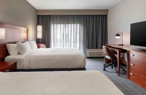 Moon Township Hotel | Courtyard by Marriott Pittsburgh Airport
